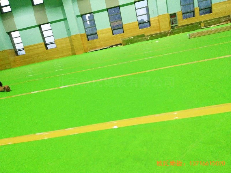 武漢廣阜屯小學(xué)清江錦城分?；@球館運(yùn)動(dòng)地板施工案例3