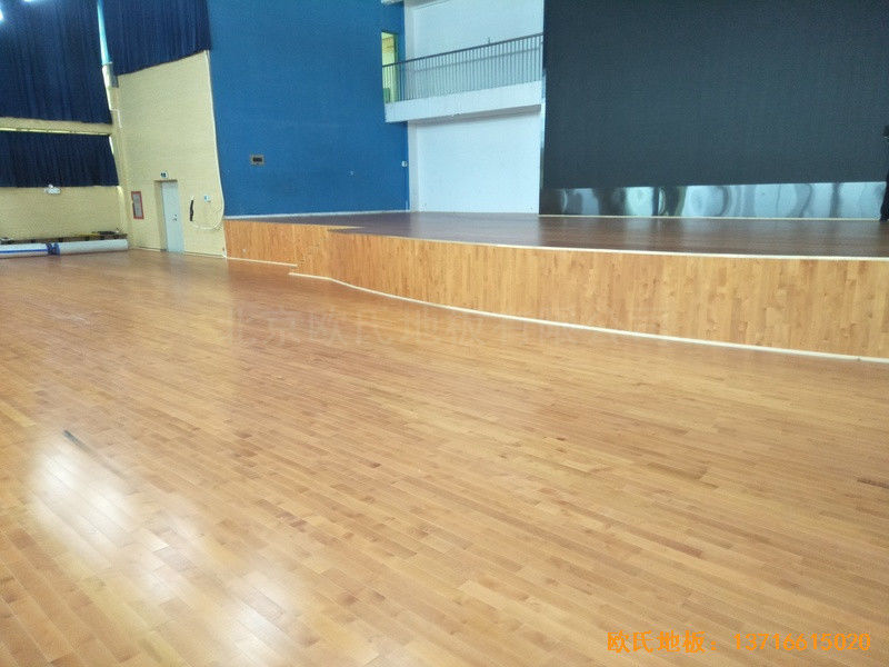 深圳羅湖區(qū)翠園中學運動館運動木地板安裝案例5