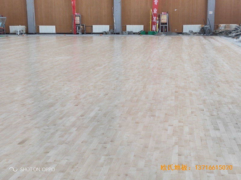 西寧世紀職業(yè)技術(shù)學(xué)?；@球館運動地板鋪設(shè)案例3