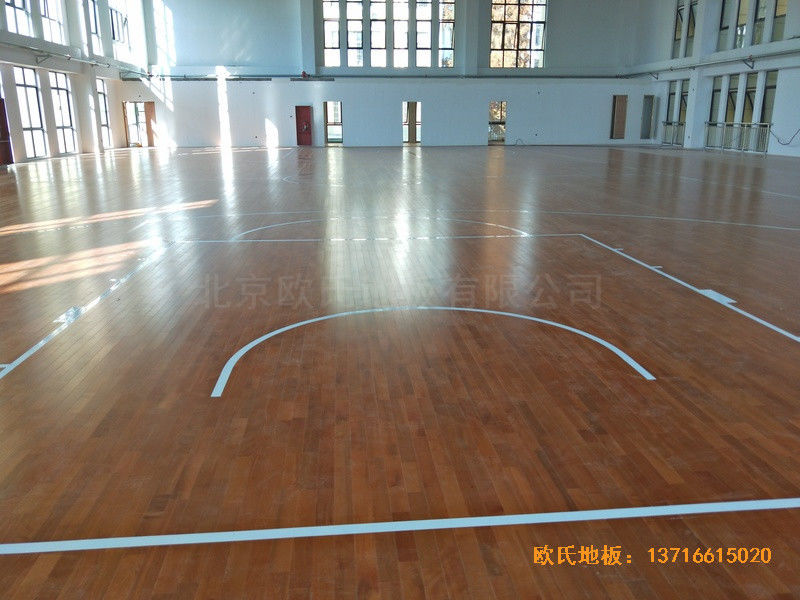 安徽上派學(xué)區(qū)中心學(xué)校籃球館運動木地板施工案例4